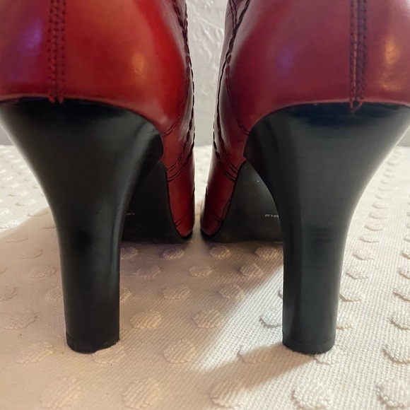 DIBA Vintage Red Bootie - Picture 9 of 16